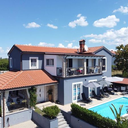 Lavanda House With Apartments Buje Exterior photo
