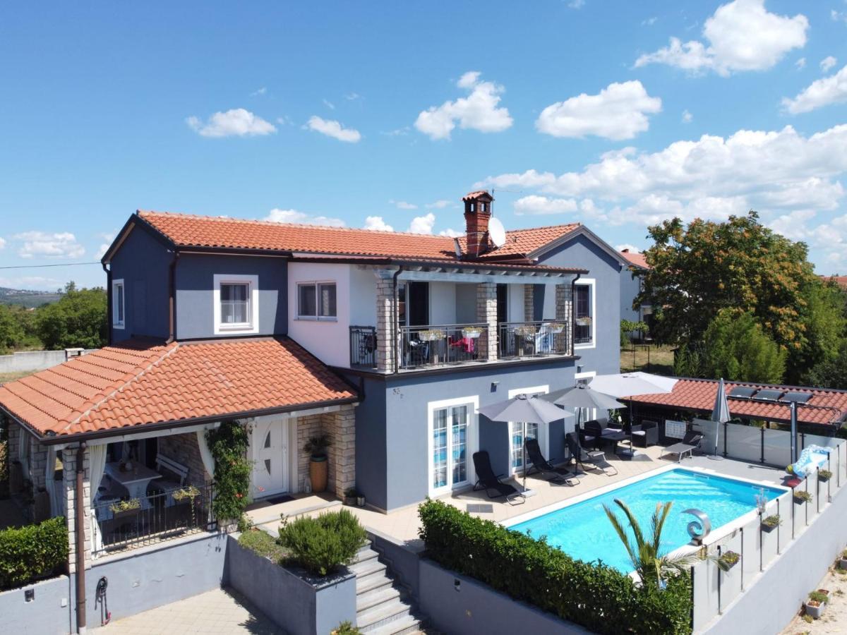 Lavanda House With Apartments Buje Exterior photo