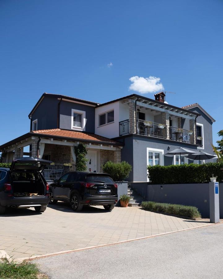 Lavanda House With Apartments Buje Exterior photo