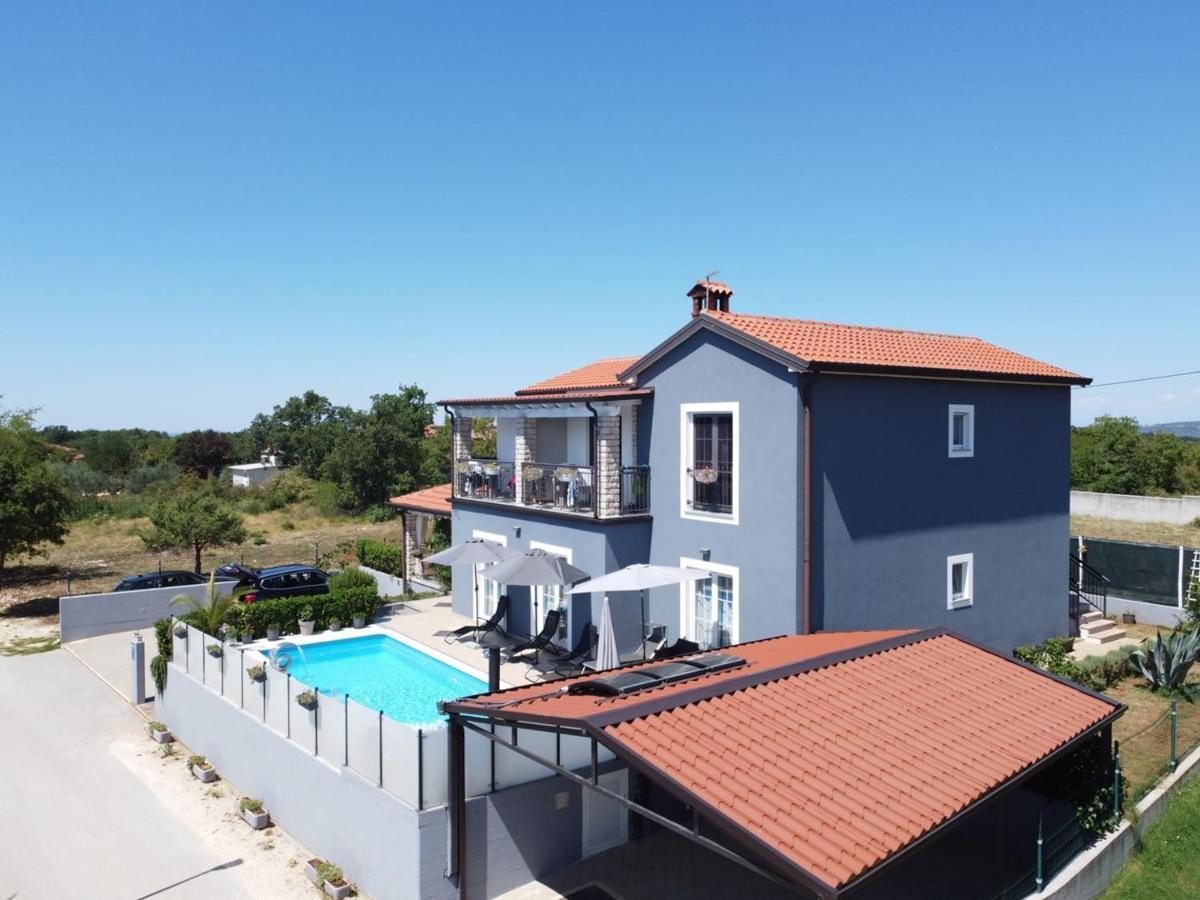 Lavanda House With Apartments Buje Exterior photo