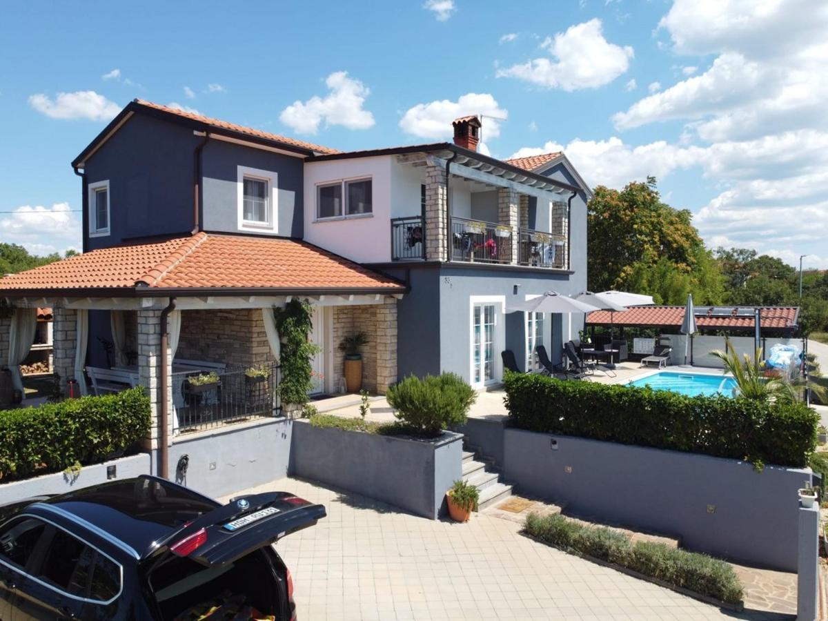 Lavanda House With Apartments Buje Exterior photo