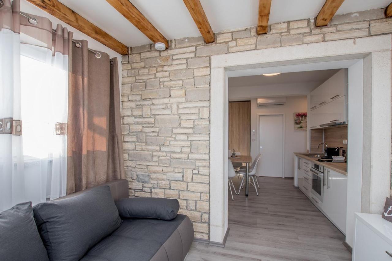 Lavanda House With Apartments Buje Exterior photo
